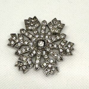 Vintage Signed Monet Silver Tone Rhinestone Snowflake Brooch Fashion Jewelry Pin